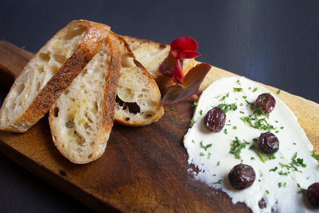 Toasted bread & goat’s cheese